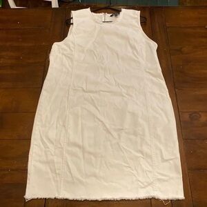 Elegant White Sleeveless Dress